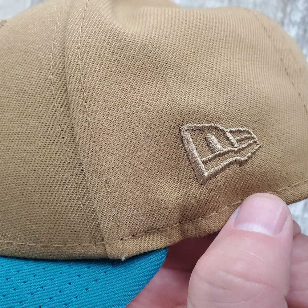 New Era Fitted Hat Cap‎ 7 1/8 Seattle Mariners Side Patch Wheat Metallic